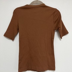 UNIQLO トップスの画像