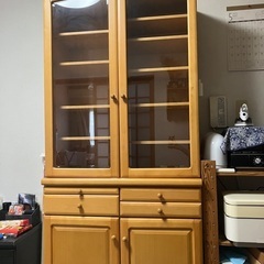 ガラス扉食器棚