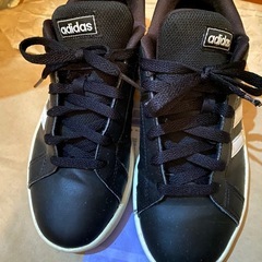 レディーススニーカー　adidas 24センチの画像