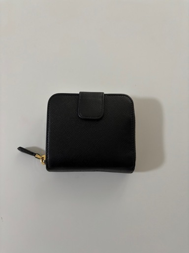 プラダ　PRADA 折りたたみ財布　二つ折り　