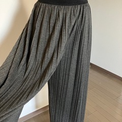 ワイドパンツ　プリーツの画像