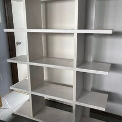 IKEAかニトリで購入した本棚です