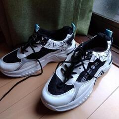 スニーカー