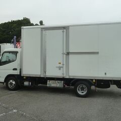 H.31(2019)年 三菱ふそう キャンター 3.0 ロング 全低床 ディーゼル 1.95tロングバンAT ホワイト  キーレス　ETC　バックカメラ　ASR　サイドドア　ラッシング2段　エアコン　集中ドアロック　ABS　エアバック　車間距離レーダー　電動格納ミラー　ワンセグTV　ナビ　検R8/7　17255の画像