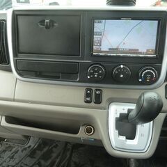 H.31(2019)年 三菱ふそう キャンター 3.0 ロング 全低床 ディーゼル 1.95tロングバンAT ホワイト  キーレス　ETC　バックカメラ　ASR　サイドドア　ラッシング2段　エアコン　集中ドアロック　ABS　エアバック　車間距離レーダー　電動格納ミラー　ワンセグTV　ナビ　検R8/7　17255の画像