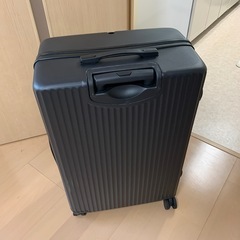 ※購入者確定しました。【ほぼ新品】【1度のみ使用】※本日中に受けとってくださる方、3,000円でお渡しします。         スーツケース黒(縦75cm横48cm奥行30cm)(鍵セッティング説明書付き)の画像