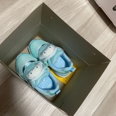 ムーンスターシナモンの光る靴の画像