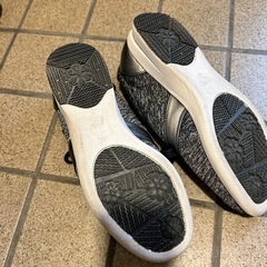 スニーカー　レディースの画像