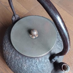 銘入り・南部鉄瓶】伝統工芸・美術鋳物師作・重厚蓋金具付｜茶道具