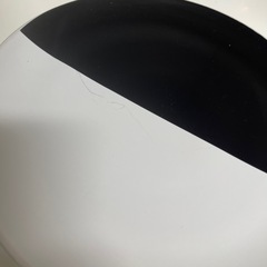 白黒二色の円形皿 IKEA ツートン モノクロ 2枚の画像