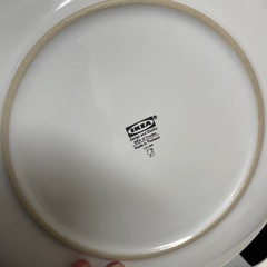 白黒二色の円形皿 IKEA ツートン モノクロ 2枚の画像