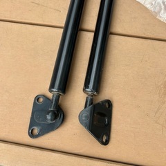 ハイエース　リアゲート　ダンパー　バックドアの画像