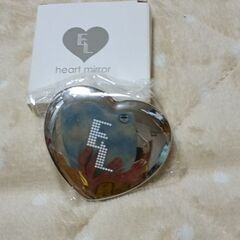 新品  ハート❤️型の可愛いミラー   コンパクト鏡の画像