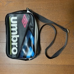 umbro   エナメルミニバックの画像