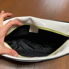 umbro   エナメルミニバックの画像