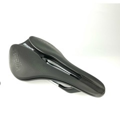 Bianchi ✕ Selle Italia のコラボレーションサドル