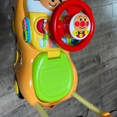 アンパンマンの乗用おもちゃの画像