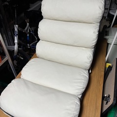 ●リクライニング座椅子　クリーム●
