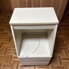 コンセント付きキッチン収納の画像