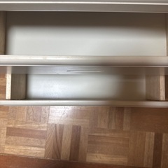 コンセント付きキッチン収納の画像