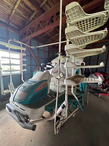 すみません、一旦締め切ります。
クボタ　田植え機　ディーゼル10条植え　一応ジャンク