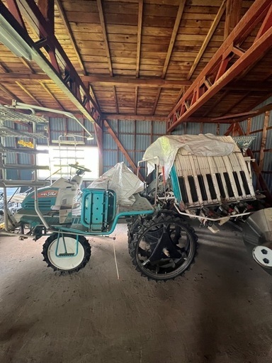 すみません、一旦締め切ります。
クボタ　田植え機　ディーゼル10条植え　一応ジャンク