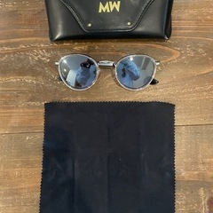 MessyWeekend サングラスの画像