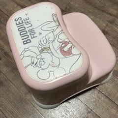 ディズニーキャラクター付き子供用ステップの画像