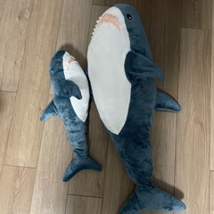 美品
IKEA サメぬいぐるみ　大小2つセット