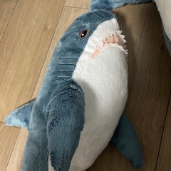 美品
IKEA サメぬいぐるみ　大小2つセットの画像
