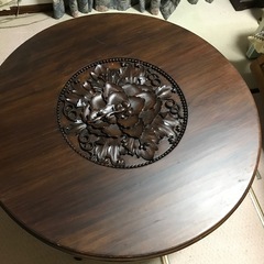 アジア家具　円形花模様彫刻
の画像