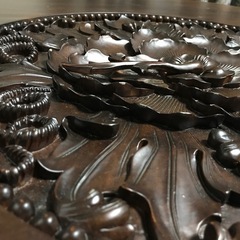 アジア家具　円形花模様彫刻
の画像