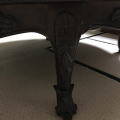 アジア家具　円形花模様彫刻
の画像