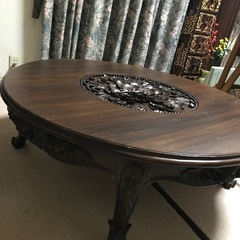 アジア家具　円形花模様彫刻
