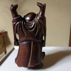 木彫りの布袋さんの画像