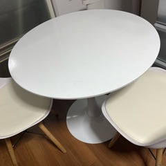 テーブルと椅子