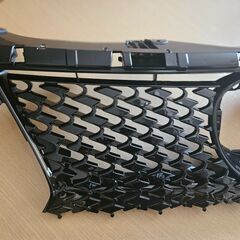 未使用 レクサス CT200H ラジエーターグリル ZWA10 2010.12～ 5311176060の画像
