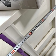 収納棚と未使用品ラックの画像