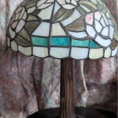ステンドグラス　ランプの画像