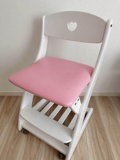 学習椅子　キャスター付きチェア　ハート型