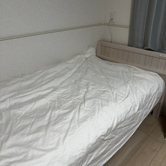 シングルベッドフレーム　マットレス　掛け布団の画像