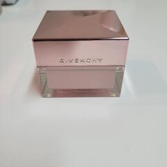 GIVENCHY
