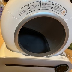 猫用の電動トイレの画像