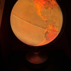 光る地球儀
