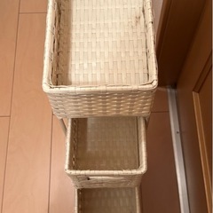 ラタン調収納棚の画像