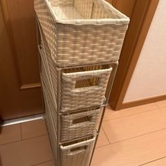 ラタン調収納棚の画像
