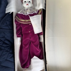 ピエロのマスクの人形の画像