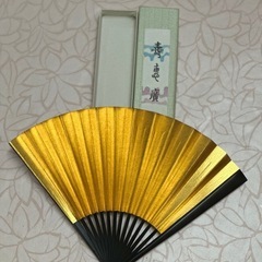両面デザインの高級扇子（黒竹／金銀）