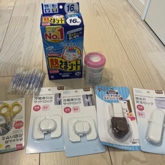 赤ちゃん用品まとめ売り　扉ストッパー　爪切り　綿棒　　等
