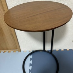サイドテーブル
